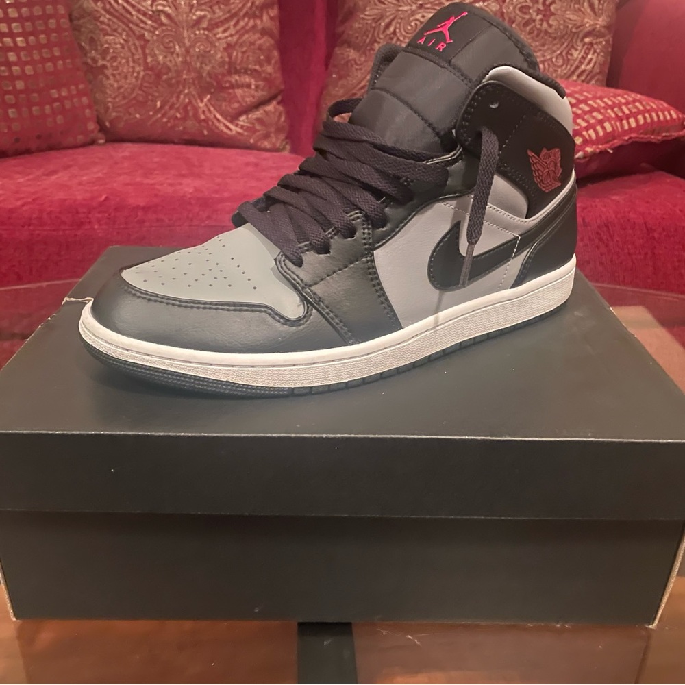 Jordan 1 Mid